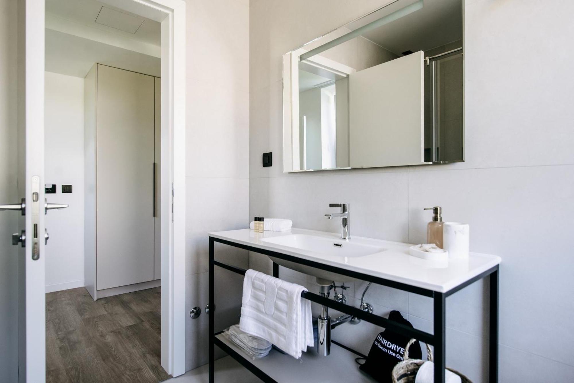 Kala Luxury By Duhomes